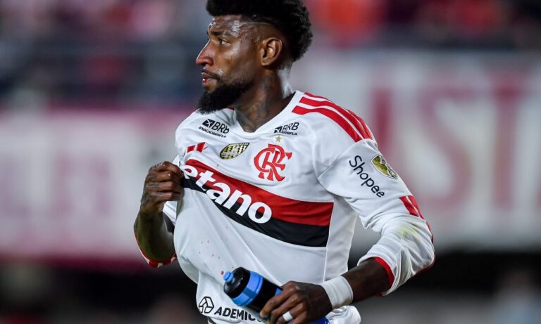 Emerson Royal liga para jovem do Benfica e se desculpa após falta dura