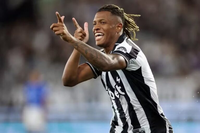 Botafogo deseja relacionar Danilo contra Vitória; Palmeiras busca destravar conversas