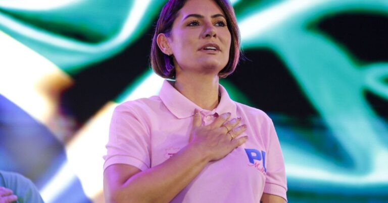Michelle vira alvo de bolsonaristas após elogiar programa lançado por Lula