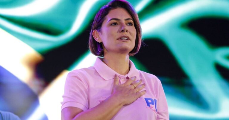 Após críticas, Michelle diz que política para surdos é do governo Bolsonaro