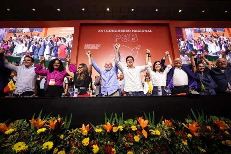 Com Lula presente, João Campos conduz convenção que sela aliança nacional