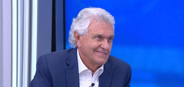 Caiado diz que Flávio “conspirou” contra economia do Brasil por tarifaço