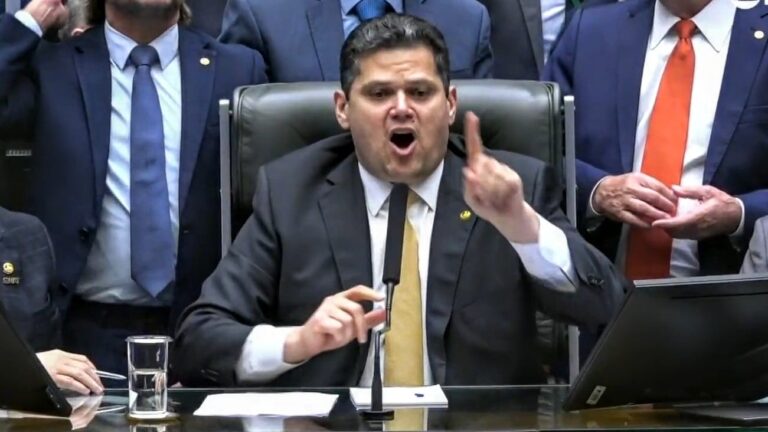 Pauta-bomba: Senado aprova aposentadoria especial para agentes de saúde