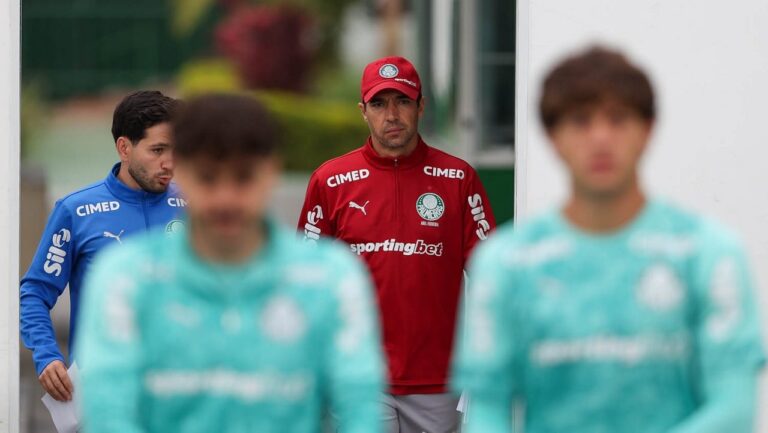 Abel Ferreira deve contar com retornos para jogo diante do Atlético-MG