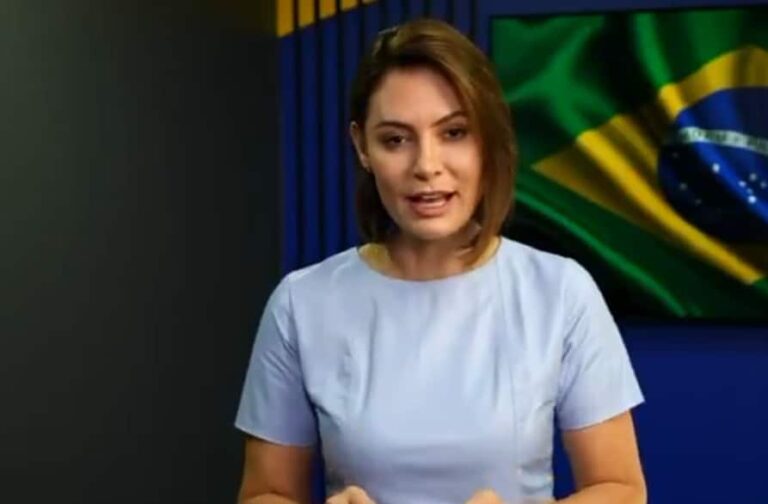 Michelle Bolsonaro envia vídeo à convenção de Flávio e detalhe chama atenção