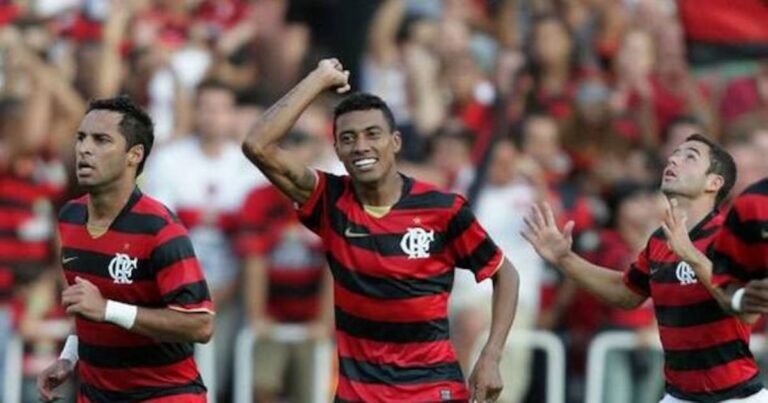 Kleberson, pentacampeão com a seleção em 2002, é internado com 50% de obstrução das artérias
