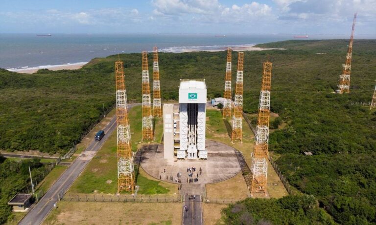 Brasil disputa mercado espacial e prevê lançamento de foguete ainda este ano
