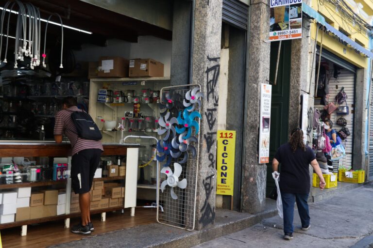 Confiança do consumidor no Brasil cai em julho; percepção sobre o presente piora