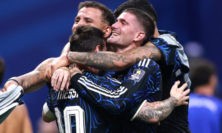 Argentina busca virada na garra contra Inglaterra e vai para segunda final seguida de Copa do Mundo