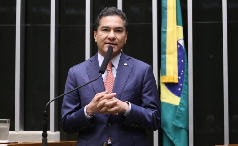A promessa: 01 promete ao partido da Universal vaga de Luiz Fux, deve vir algo pior, se tiver.
