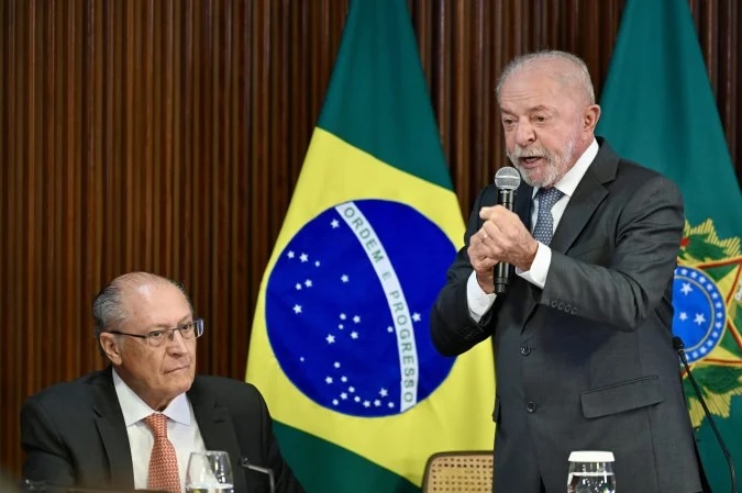 Tarifaço: retaliação fica em espera enquanto governo aposta em negociação