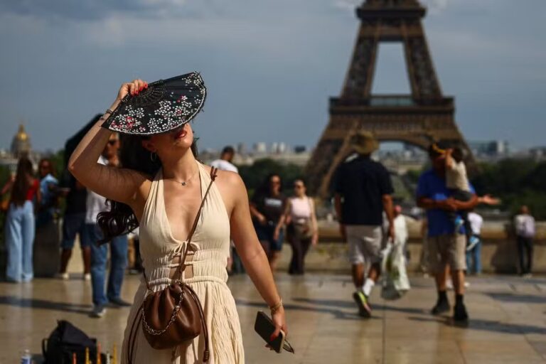 Calor extremo na Europa transforma ar-condicionado em questão de saúde pública e acelera debate mundial