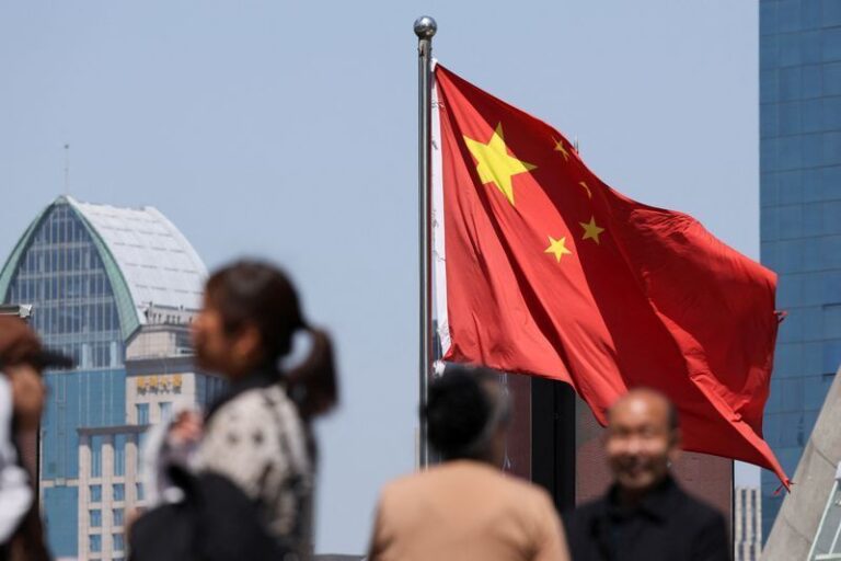 China: estatais compram quase US$ 9 bi em ações para sustentar o mercado