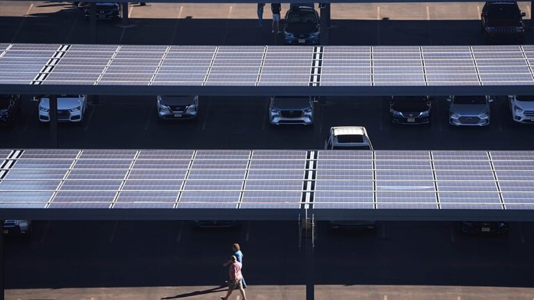 Europa resiste a parques solares que cortam €32 mil por ano nas faturas de eletricidade