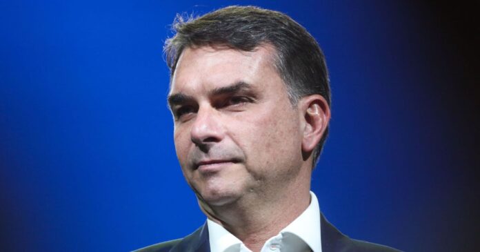 PL faz última ofensiva sobre Republicanos por apoio a Flávio Bolsonaro | Blogs | CNN Brasil