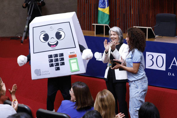 Veja o cenário eleitoral para governos de 10 Estados, segundo pesquisa Quaest