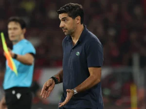Palmeiras visita o Santos para voltar à liderança Palmeiras visita o Santos para voltar à liderança
