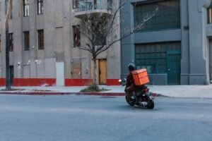 Comissão inicia análise de crédito para entregadores comprarem motos e bicicletas elétricas