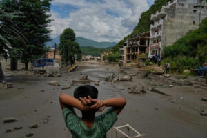 Devastação e destruição: Enchurrada no Nepal e Tibet deixa 1500 pessoas desaparecidas. Assista ao vídeo.