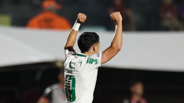 Ramón Sosa vive grande fase e se firma no Palmeiras em meio à forte concorrência no ataque