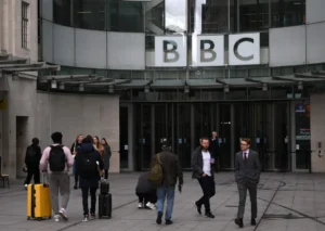 Guerra Judicial: BBC Pede Autorização à Justiça dos EUA para Intimar Família Trump