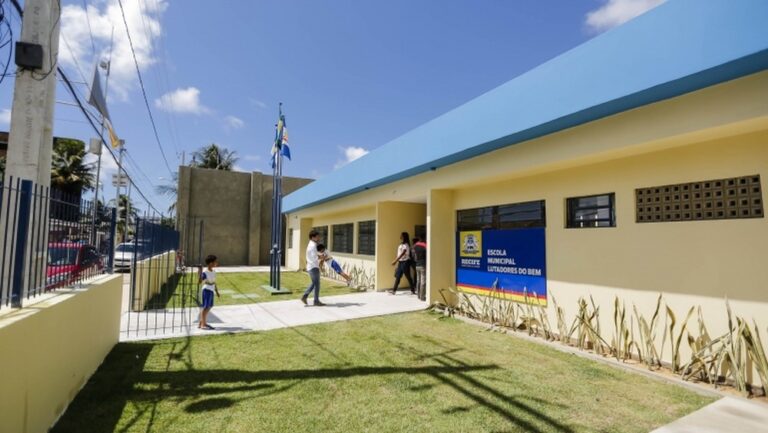 Mais uma vez: Licitação escolar de R$ 399 milhões de Raquel avança, mas TCE vê risco de sobrecontratação