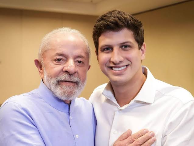 João Campos vai a Brasília e reforça a campanha de Lula no 2º turno