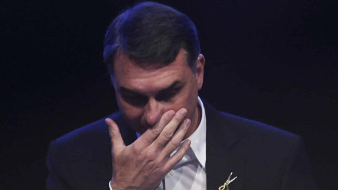 Mimos pagos por lobista à Flávio Bolsonaro: Rolex de R$ 305 mil, academia de R$ 90 mil