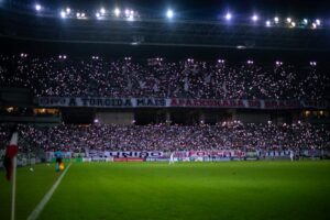 Record na Arena e Santinha vai crescendo com a força da torcida.