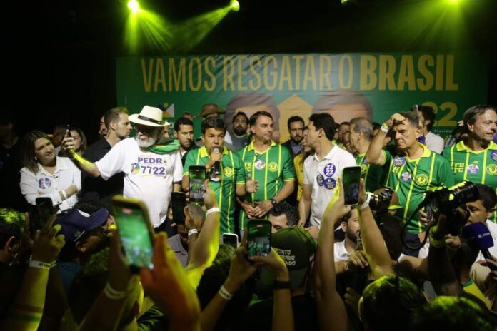 Flávio Bolsonaro diz que terá “portas abertas” para qualquer governador eleito em Pernambuco e ataca Moraes e Dino no STF