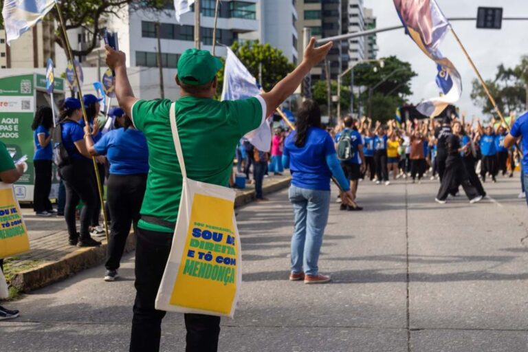 A Marcha para Jesus trazer uns votinhos. A Igreja evangélica ainda mais sem credibilidade