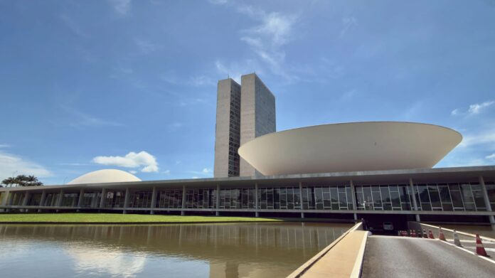 STF entra na 4ª semana de crise: delação de Vorcaro trava e Congresso já reúne 84 propostas para mudar a Corte
