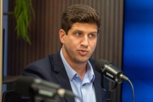 Coligação de João Campos denuncia ao MP policial que atirou e é ligado a empresa que recebeu R$ 2,5 milhões de Raquel Lyra Coligação de João Campos denuncia ao MP policial que atirou e é ligado a empresa que recebeu R$ 2,5 milhões de Raquel Lyra