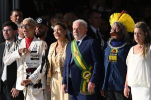 Povo vence o boicote: Lula é reeleito presidente com 51,7% dos votos