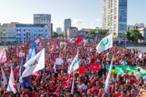 Recife ocupa o Parque 13 de Maio por Lula