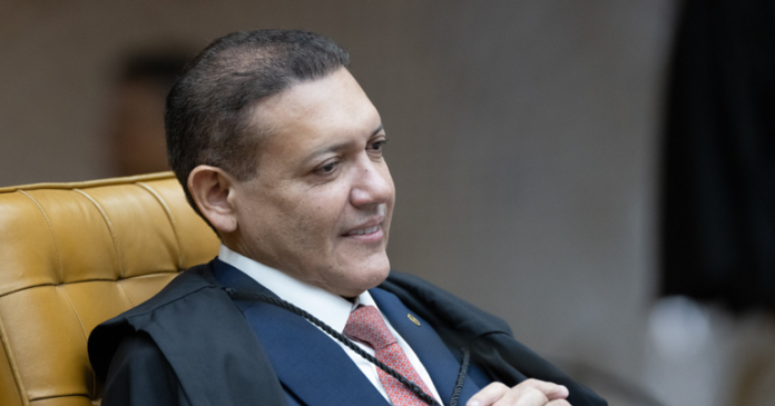 Interferência de KN gera perplexidade em seus pares no TSE