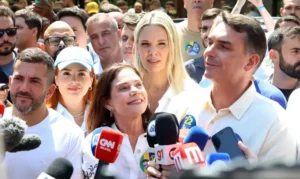 Absurdo: Ditadura antes de vencer. 01 pede censura a artistas, imprensa e quem se opor