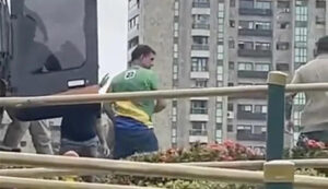 Flávio Bolsonaro usa helicóptero que a PF apreendeu com R$ 7 milhões do Faraó dos Bitcoins