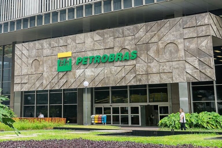 R$ 700 bilhões: o recorde histórico da Petrobras (PETR4) na B3 após nova descoberta na “Dubai brasileira”