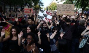 Escolas da França param no maior dia de protestos contra o governo
