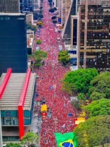 Lula toma a Paulista e diz que a semana decide o 2º turno Lula toma a Paulista e diz que a semana decide o 2º turno