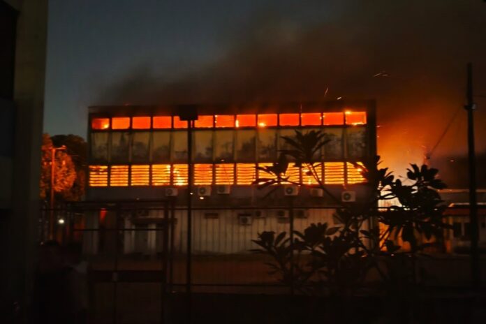 Incêndio atinge prédio da UFPE e levanta suspeita de ataque criminoso