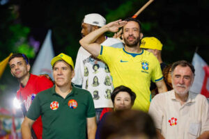 Janones diz que alguém vai desmaiar no debate da Globo ao ver a plateia