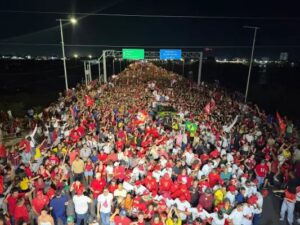 Pernambuco e Bahia se unem em ponte simbólica contra o bolsonarismo (Vídeo) Pernambuco e Bahia se unem em ponte simbólica contra o bolsonarismo (Vídeo)