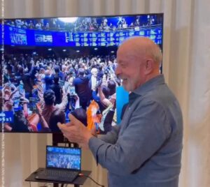 Incansável: Lula comemora vitória do trabalhador, Senado aprova fim da 6×1
