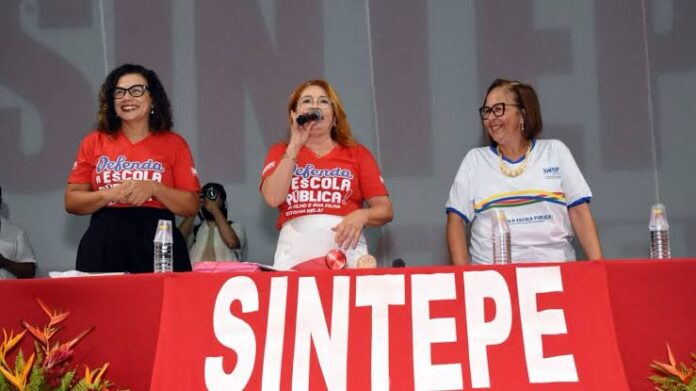 Raquel continua sendo Raquel, vingativa e covarde