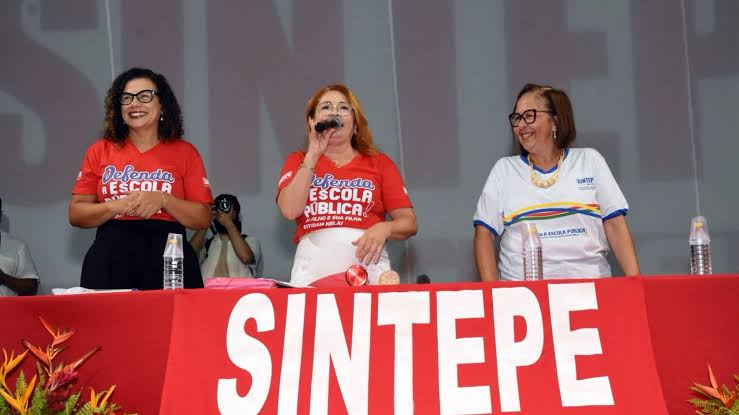 Raquel continua sendo Raquel, vingativa e covarde
