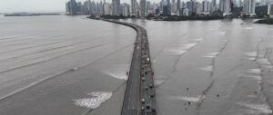 Terremotos de 7,7 e 6,6 abalam o sul do Panamá e deixam feridos Terremotos de 7,7 e 6,6 abalam o sul do Panamá e deixam feridos