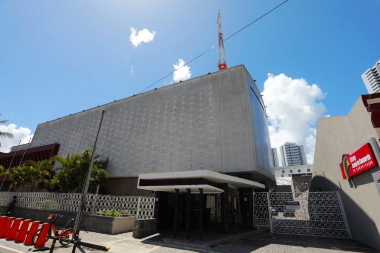 Com João campos um pouco na frente, hoje tem o último debate antes do voto na TV Jornal